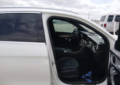 2020 Mercedes-Benz Glc 300 z USA, uszkodzony, nr VIN W1N0G8DB9LF864884